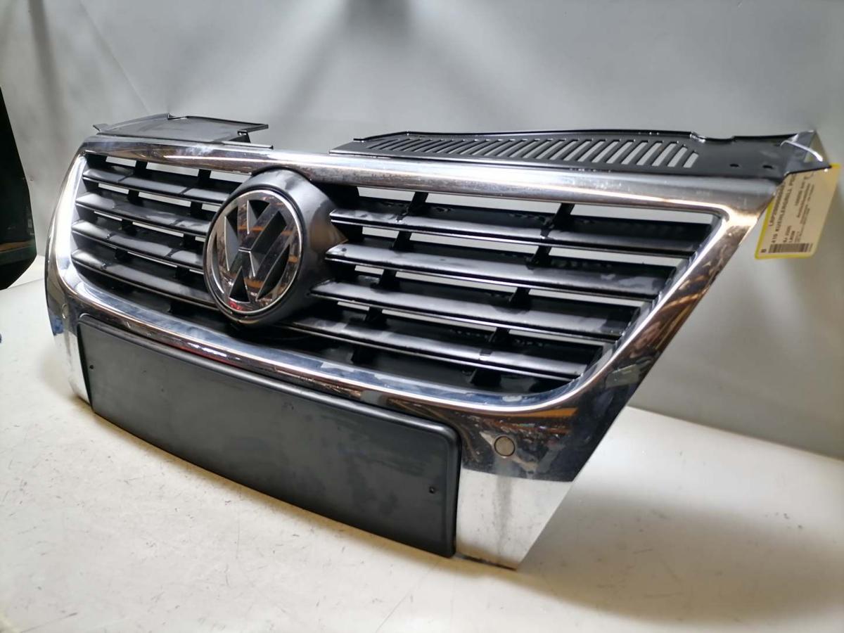 VW Passat 3C original K&uuml;hlergrill f&uuml;r Fahrzeuge mit Parkhilfe PDC Bj.2005